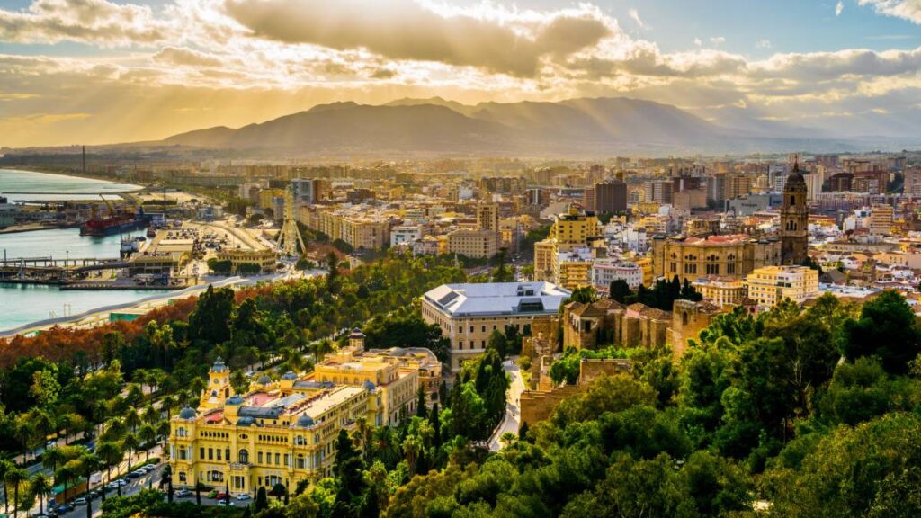 Verano 2025: Andalucía sube en ocupación y precios de viviendas turísticas