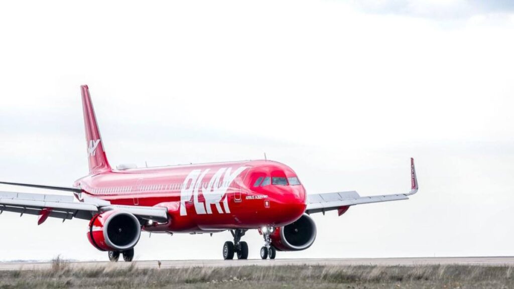 La aerolínea islandesa Play cesa operaciones y cancela rutas en nueve aeropuertos españoles
