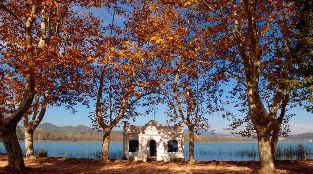 Costa Brava y Pirineo de Girona: cicloturismo entre paisajes, historia y rutas señalizadas