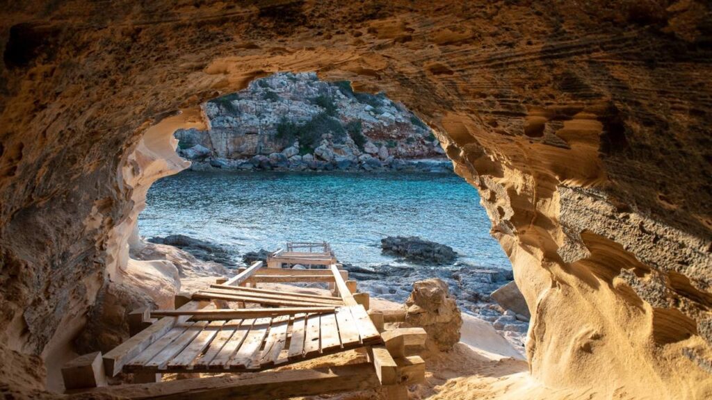 Formentera: una ruta por los faros que revelan el alma luminosa de la isla