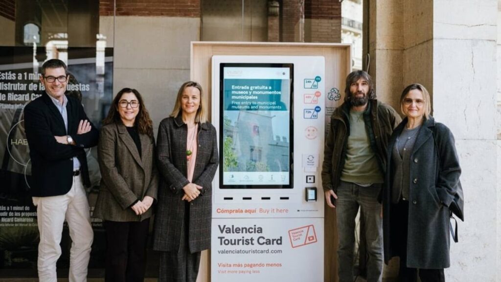 Valencia suma 13 quioscos turísticos inteligentes en distintos barrios
