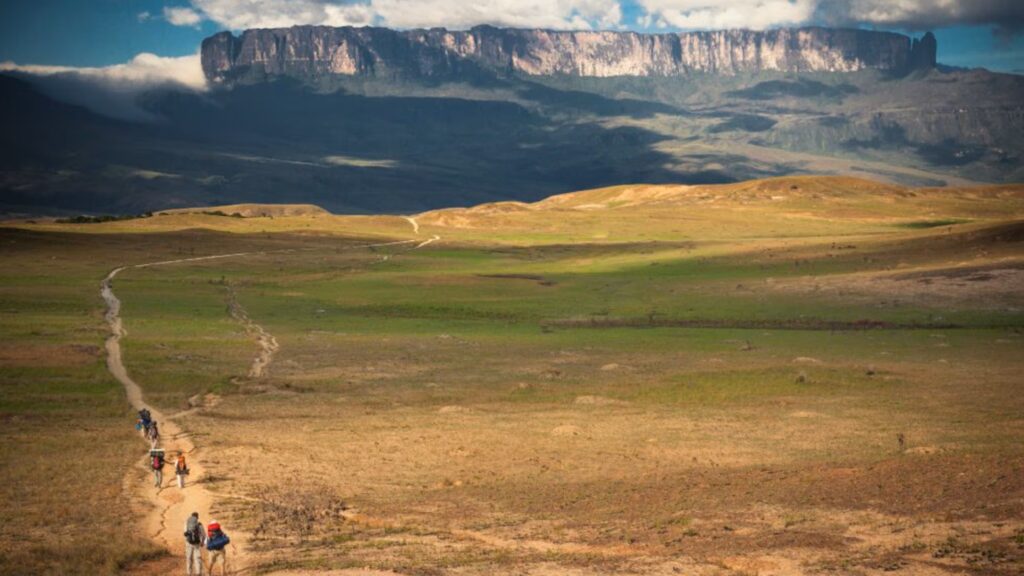 Canaima, patrimonio mundial en riesgo entre la minería ilegal y el turismo sin control