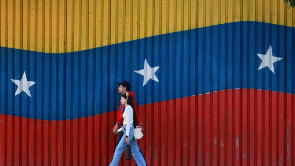 Venezolanos celebran reactivación de consulados y vuelos con República Dominicana