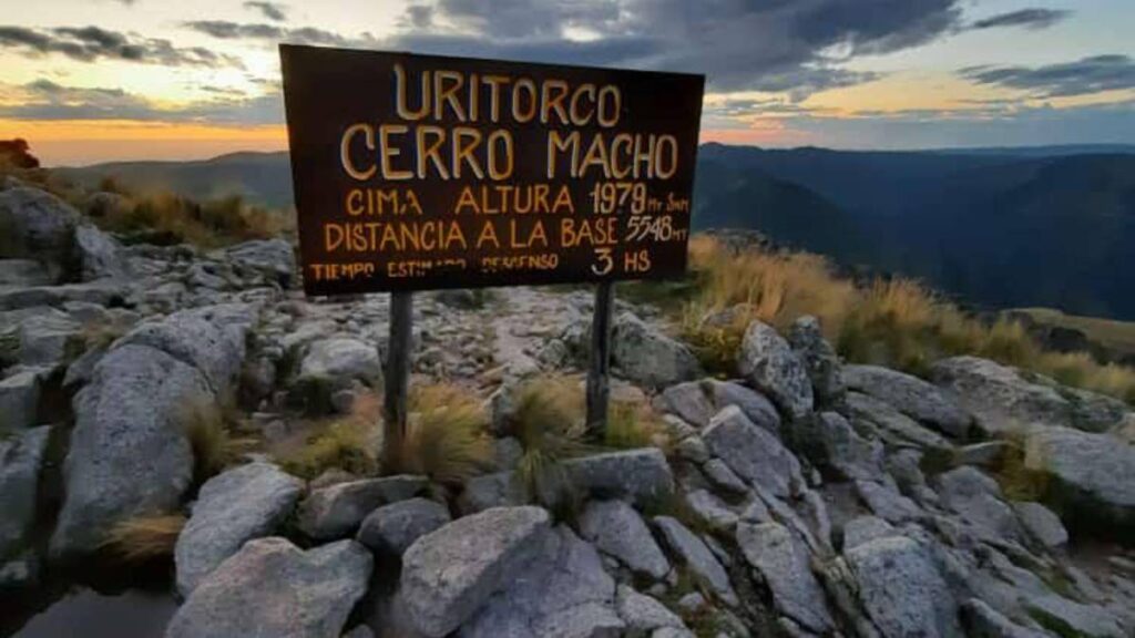 Cerro Uritorco: entre ovnis, energía y el misterio eterno de la Huella del Pajarillo