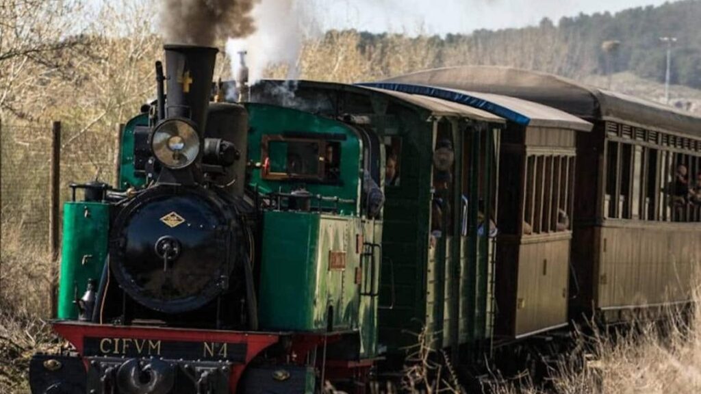 Trenes históricos vuelven a circular en Madrid durante Semana Santa y refuerzan el turismo