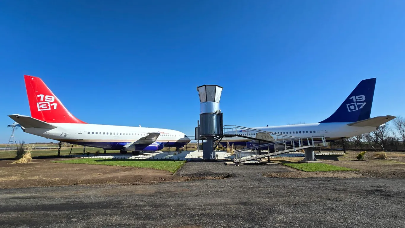 Dormir en un avión: el hotel temático que sorprende en Córdoba y promete una experiencia única