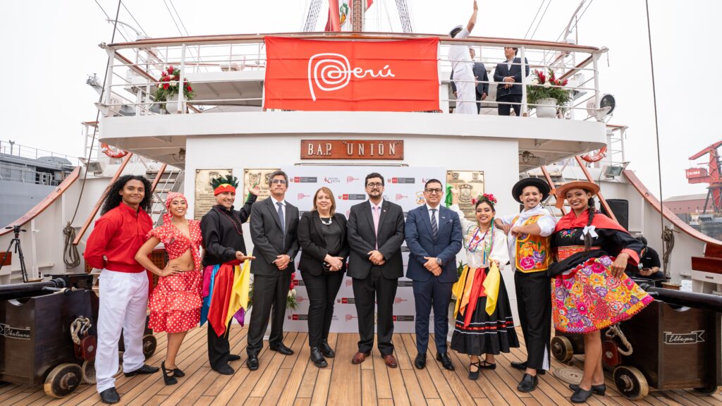 Mincetur presentó “Casa Perú” en el B.A.P. Unión que lleva la oferta turística y exportable a 10 puertos de América