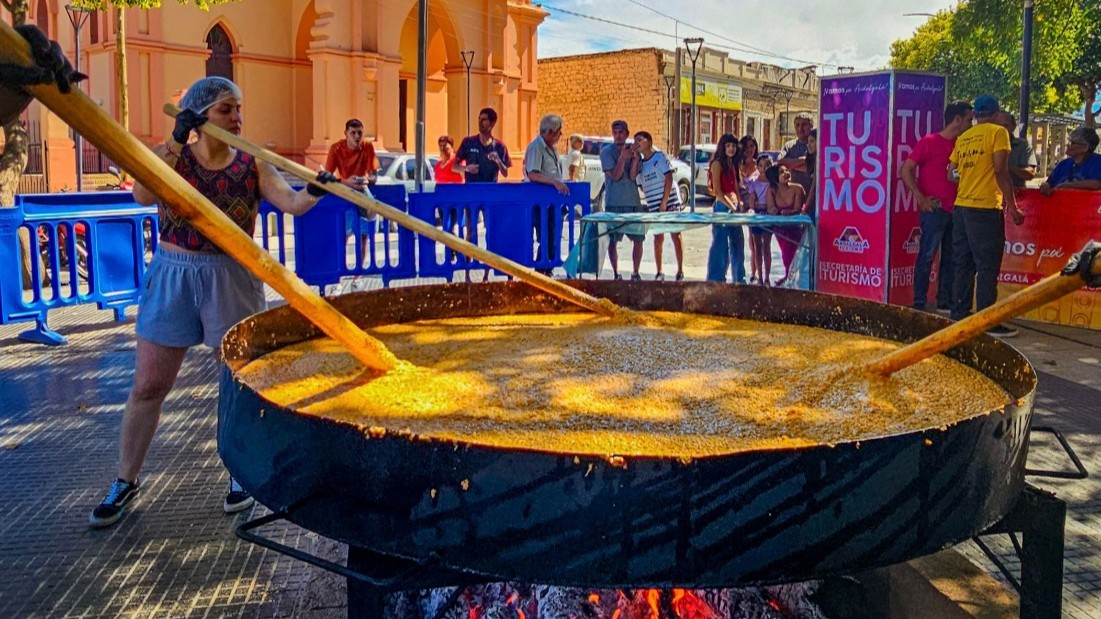Andalgalá hizo historia con la Gran Humita de Semana Santa y alcanzó los 650 kilos