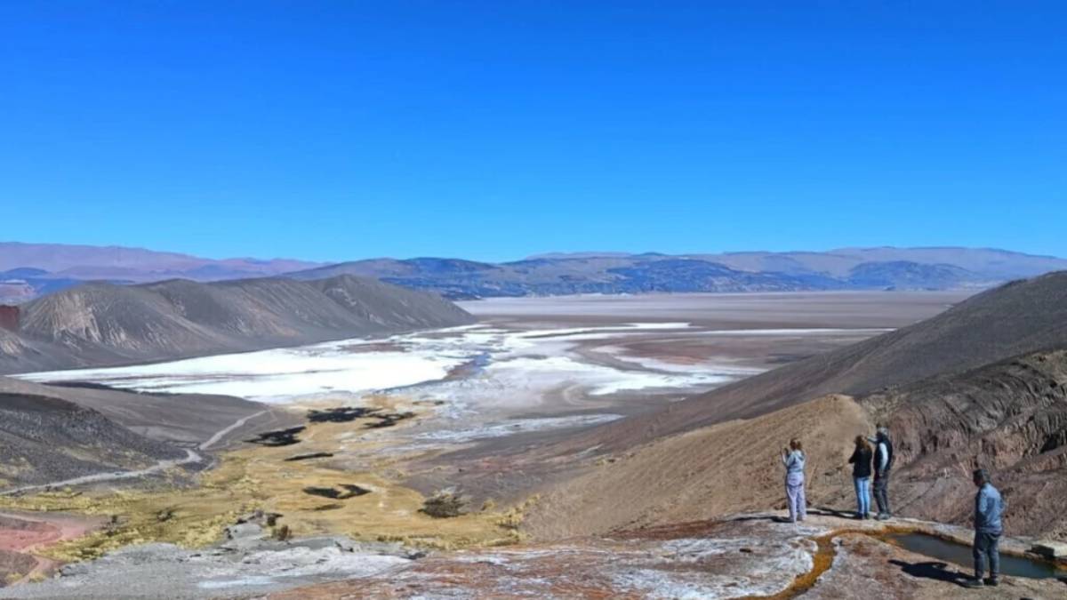 Salar de Antofalla: la “cicatriz blanca” de la Puna que sorprende por su inmensidad y atrae turismo de aventura