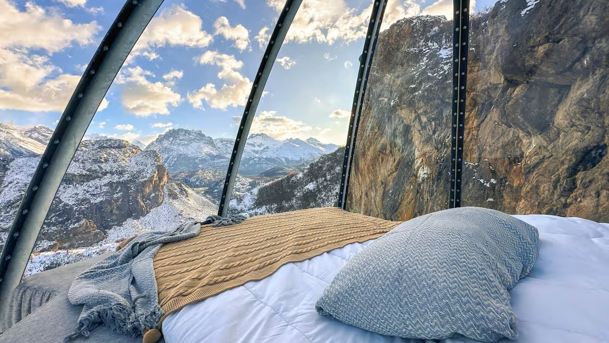 Cápsulas en la montaña y lujo en altura: cómo evoluciona el hospedaje turístico