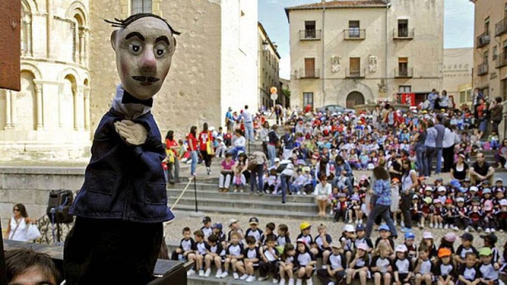 Titirimundi celebra 40 años y convierte nuevamente a Segovia en la capital mundial del teatro de títeres