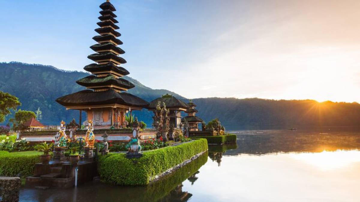 Indonesia reduce el impuestos a los vuelos para impulsar el turismo interno y descentralizar los viajes más allá de Bali