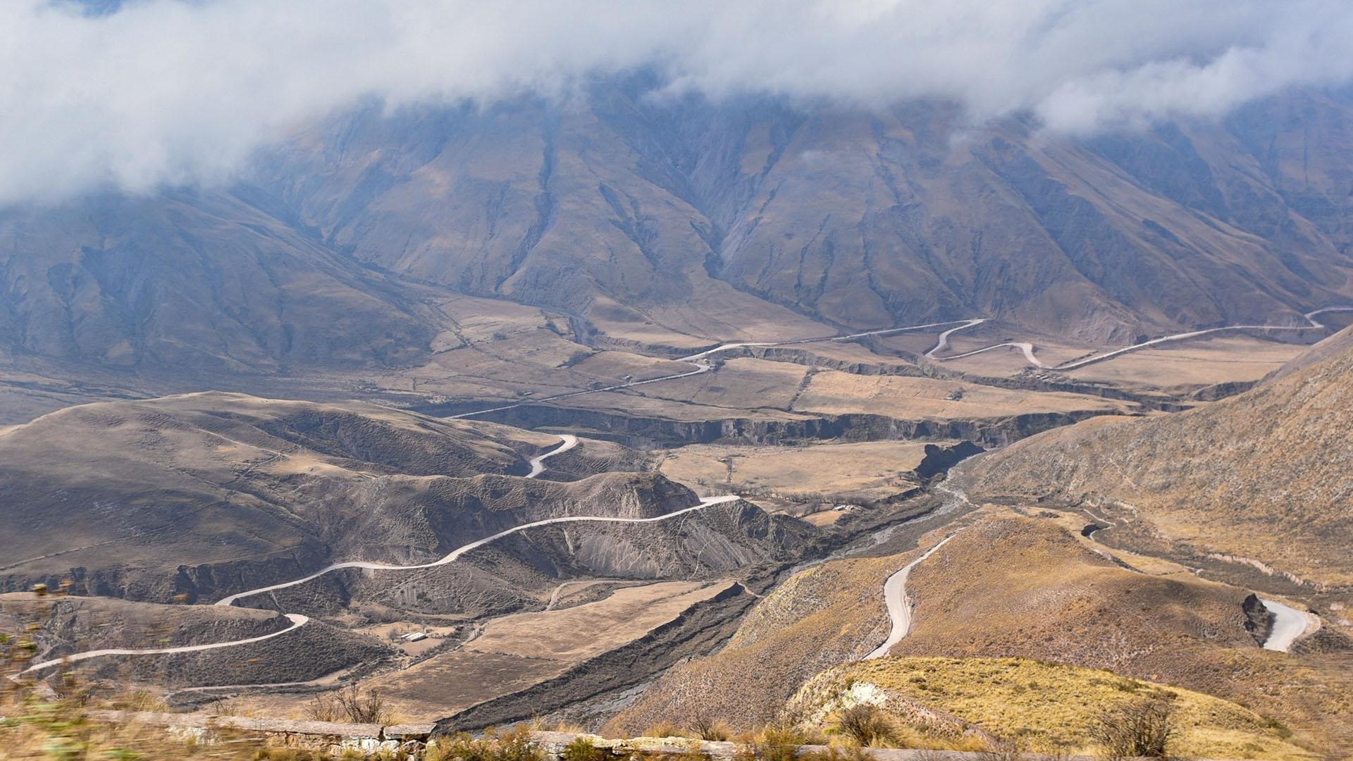 La ruta salteña que toca el cielo entre montañas y cardones