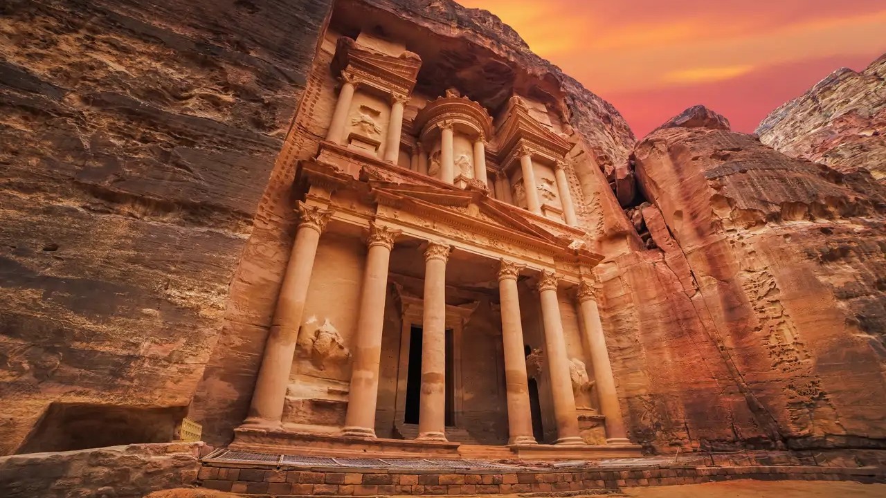 Petra, la ciudad rosa de Jordania que es una de las siete maravillas del mundo