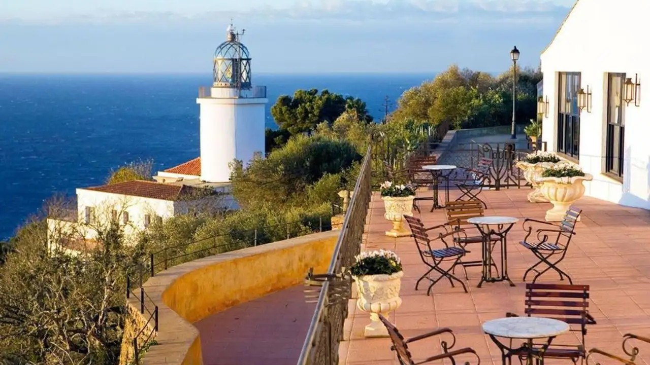 Los hoteles de España que parecen sacados de Santorini y Mykonos