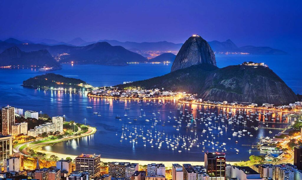 Con samba, playa y color, Río de Janeiro atrae a turistas extranjeros