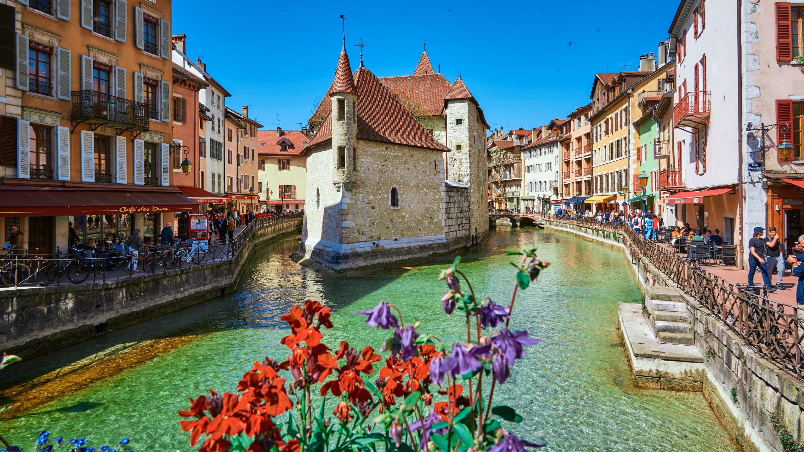 Francia invita a mirar más allá de París: diez destinos que sorprenden por su historia, naturaleza y cultura