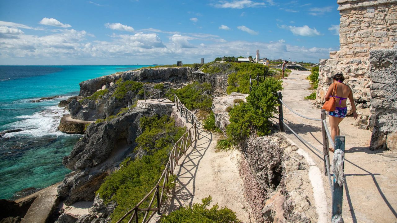 Caída histórica en Tulum: sargazo y menor conectividad golpean al turismo