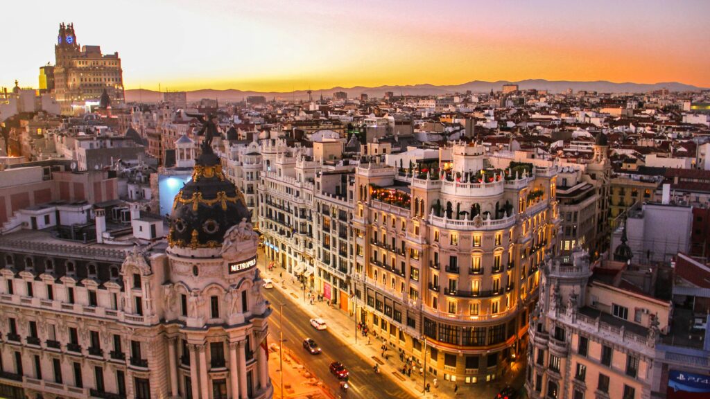 Las grandes cadenas hoteleras españolas prevén otro verano récord, aunque con tarifas más altas