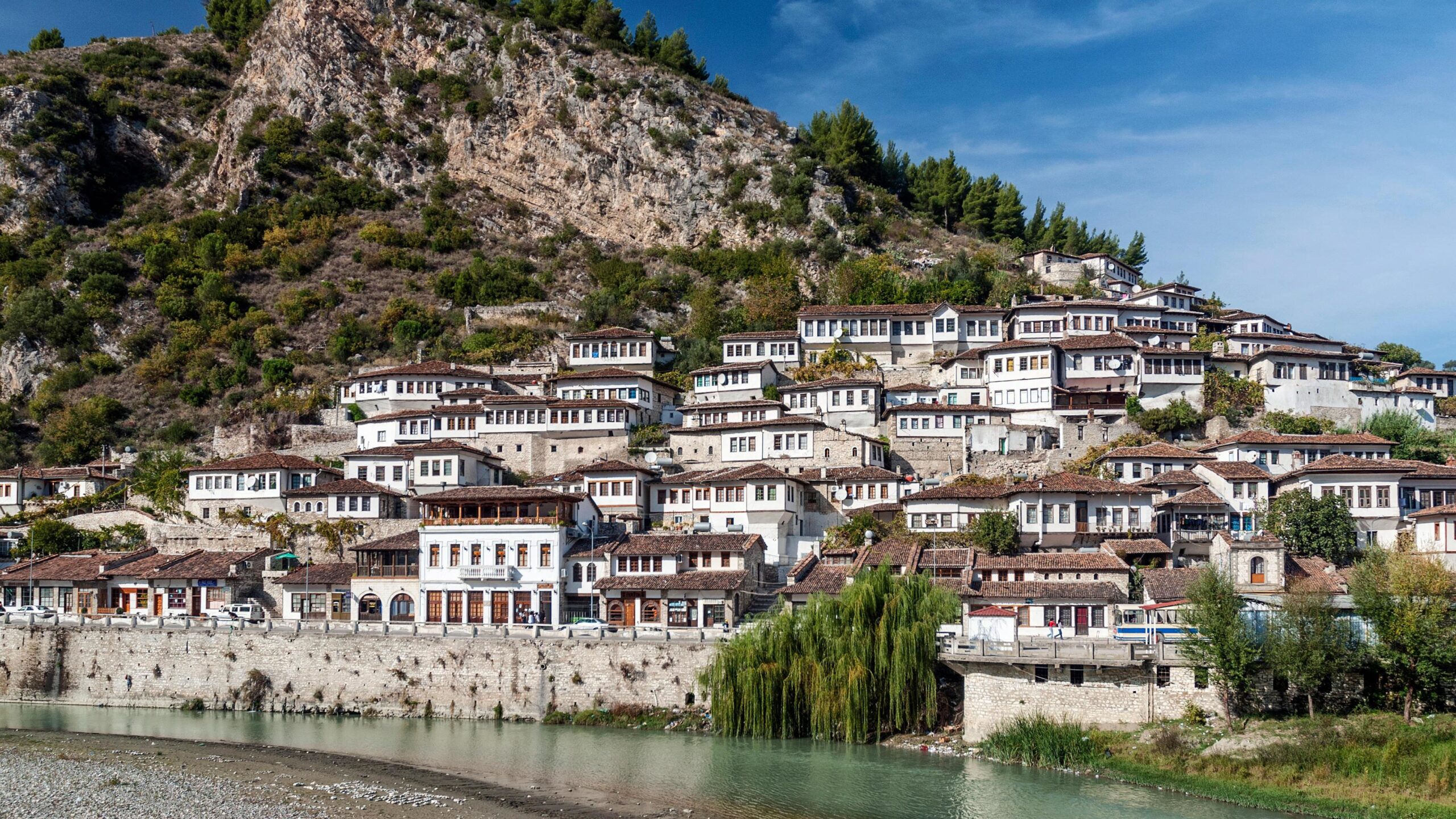 Albania: el país europeo que busca dejar atrás su fama y conquistar a los viajeros