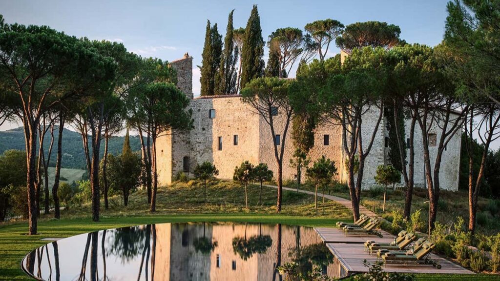 Reschio, un hotel de lujo en Italia que recupera la historia de un castillo medieval